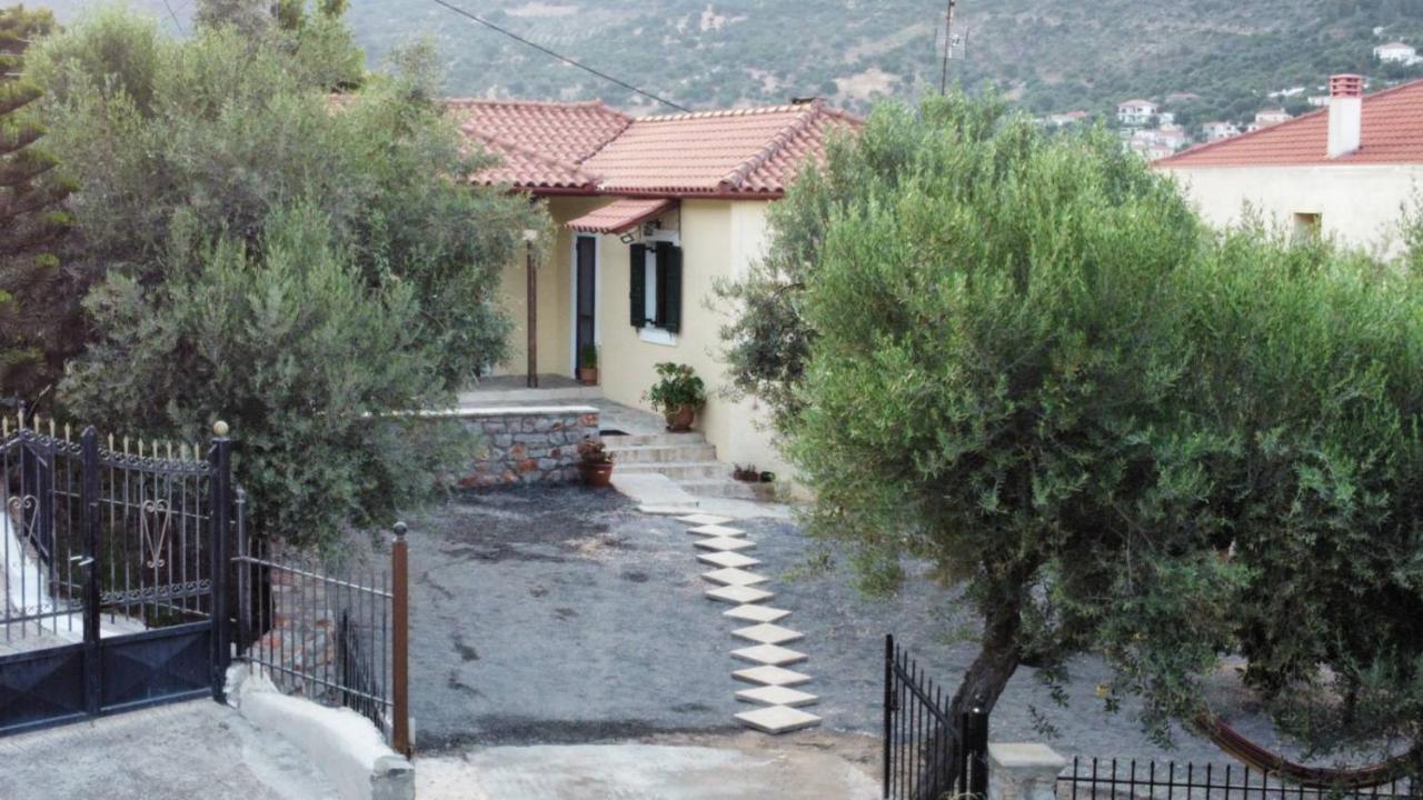 Rodomelo House - 3 Bedrooms Leonidio Exterior photo