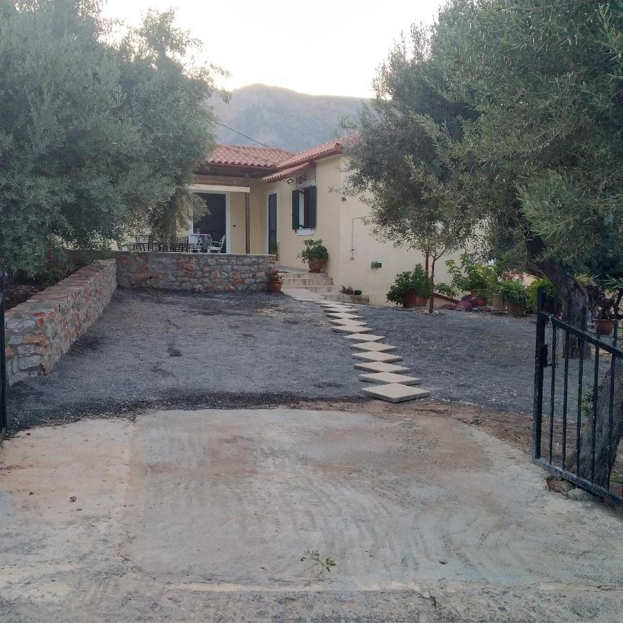 Rodomelo House - 3 Bedrooms Leonidio Exterior photo