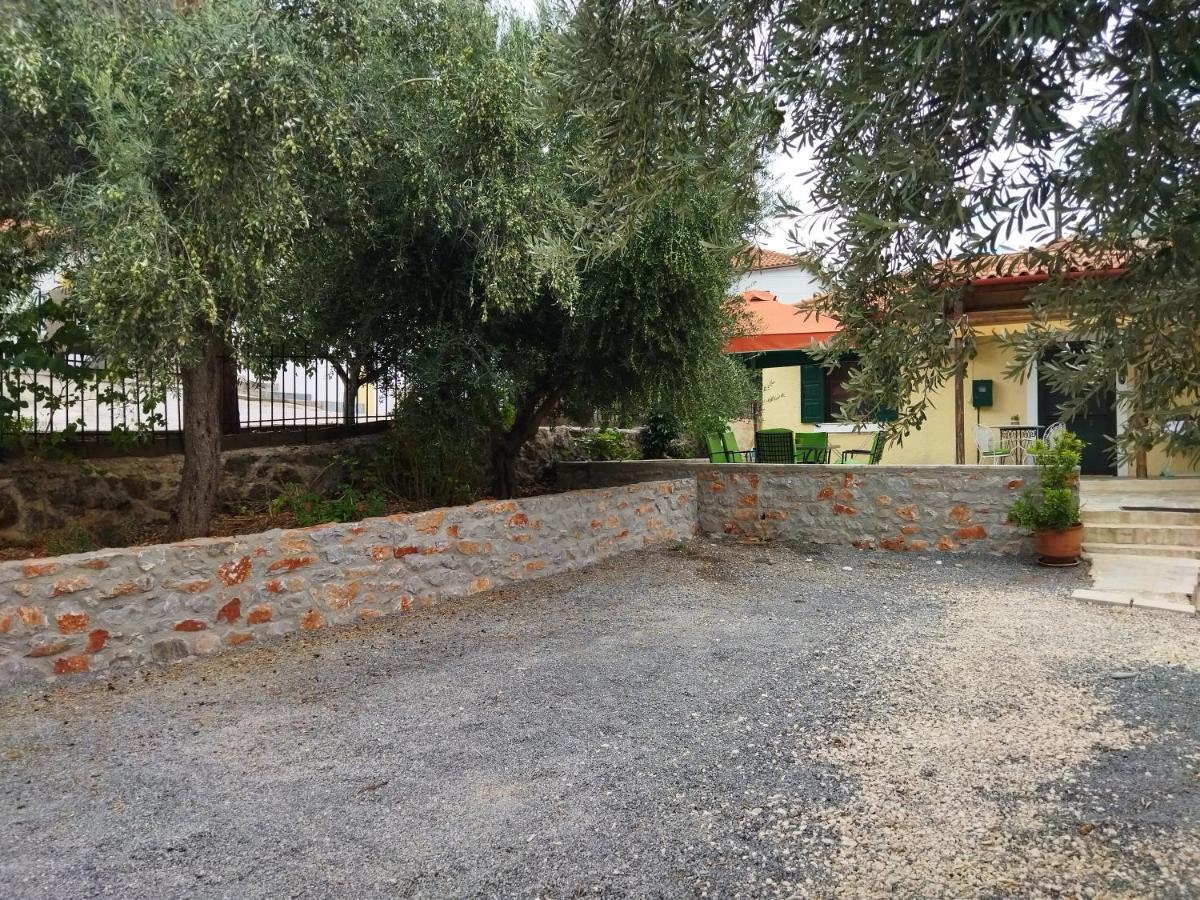Rodomelo House - 3 Bedrooms Leonidio Exterior photo